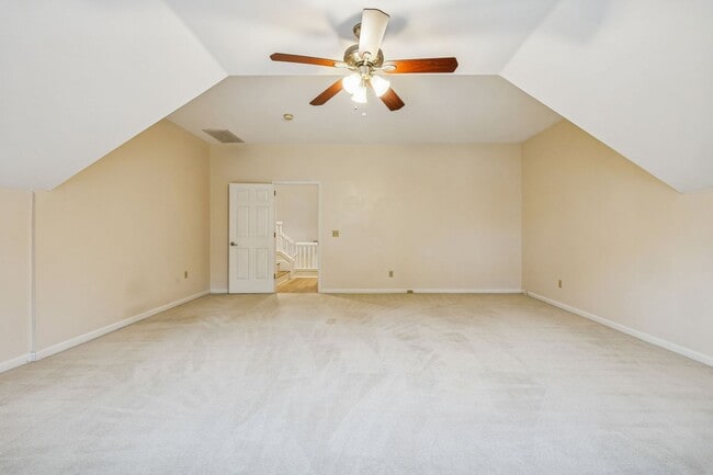 Building Photo - Discover exceptional convenience and comfort