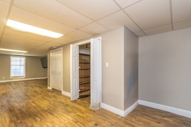 Building Photo - 1100 Winterberry Ln