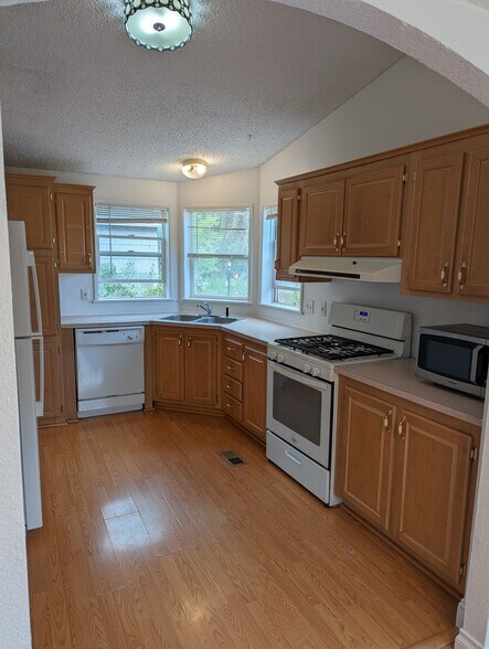 Building Photo - 514 Holbrook St