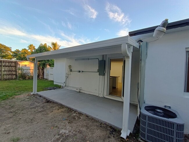 Building Photo - 15459 Hayes Ln