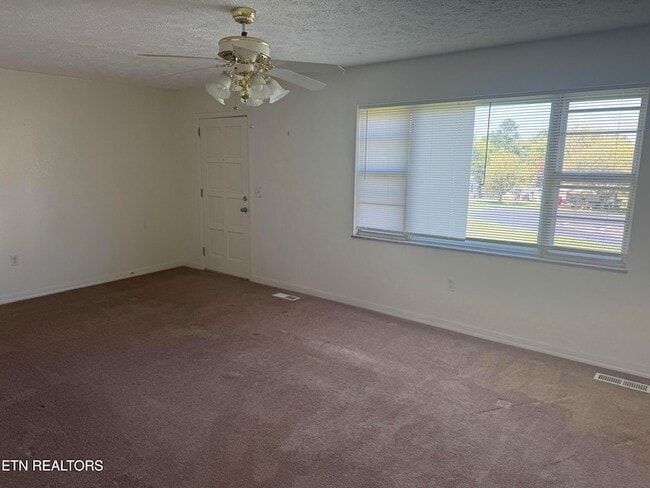 Building Photo - 520 Hopewell Rd