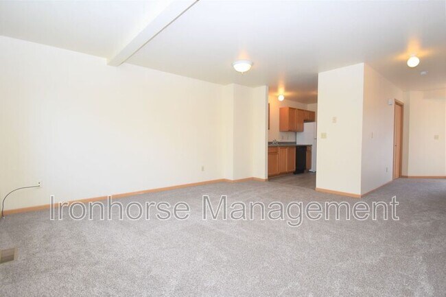 Building Photo - 2411 Wheeler Dr