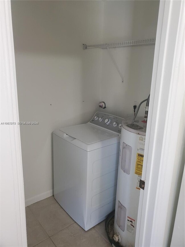 Building Photo - 831 SW 14th Ct