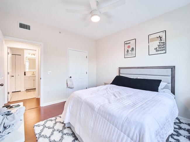 Building Photo - 9112 Myrtlewood Cir W