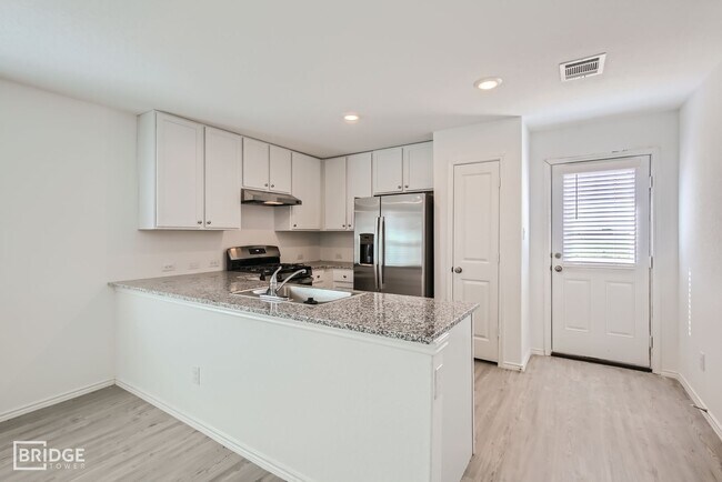 Building Photo - 2408 Lake Hls
