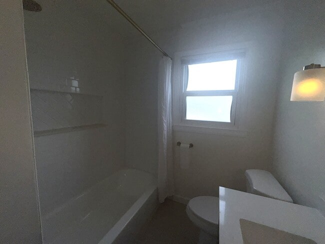 Building Photo - 221 E Griffith Way