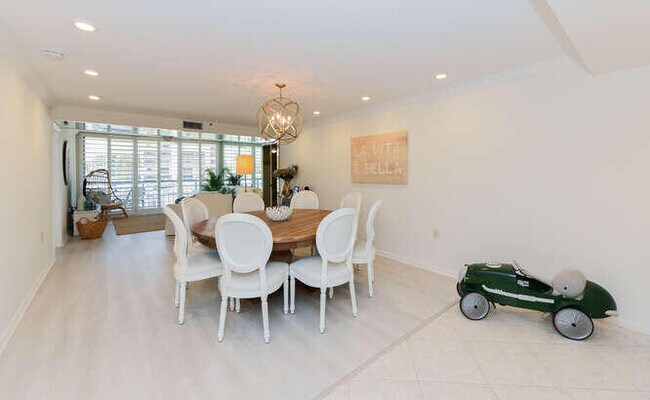Building Photo - 2301 Marina Isle Way
