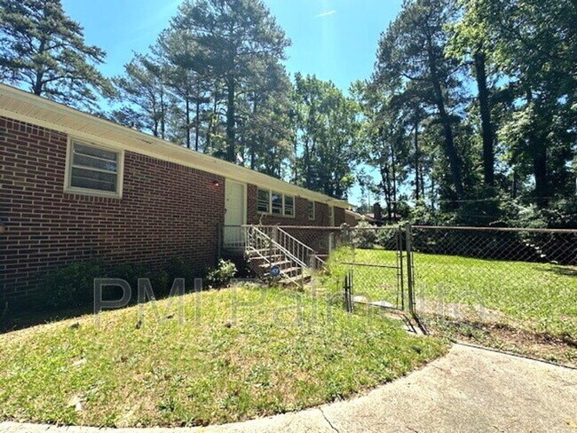 Building Photo - 529 Skyland Dr