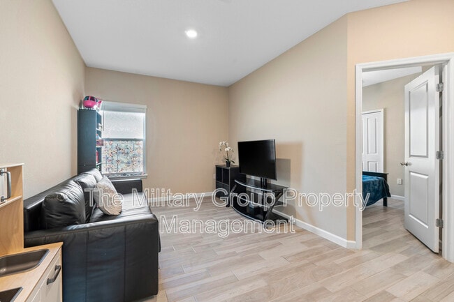 Building Photo - 383 St Vincent Dr