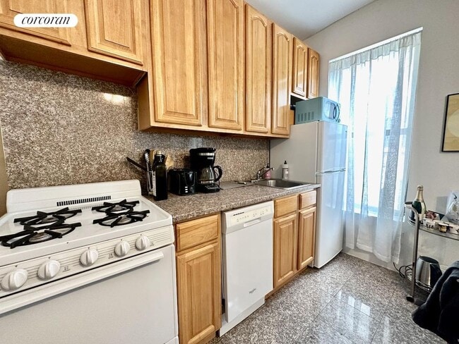 Building Photo - 508 W 136th St