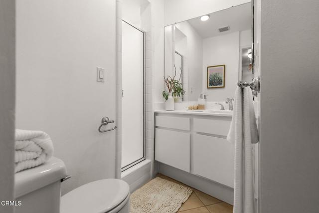 Building Photo - 640 S Lake Ave