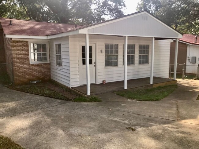 Building Photo - Beautiful 2 bedroom 1 bath home in charlotte