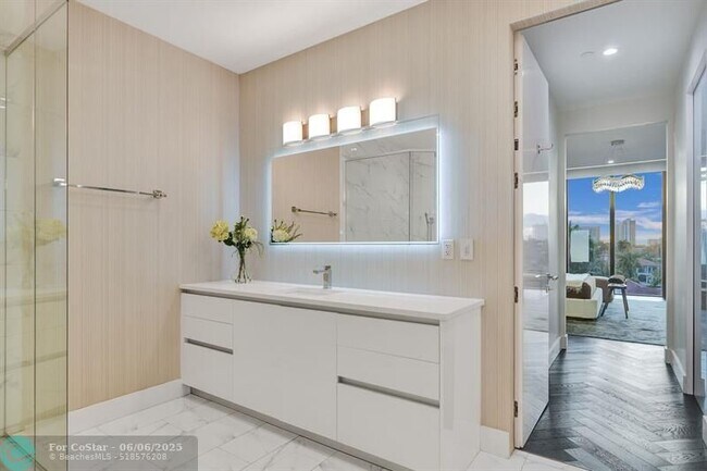Building Photo - 20 Isle of Venice Dr