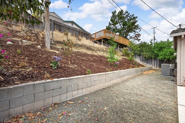Building Photo - 4535 Lobos Ave