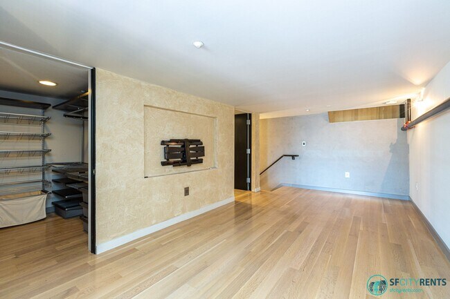 Building Photo - SoMa: Luxuriously Remodeled Conversion Liv...