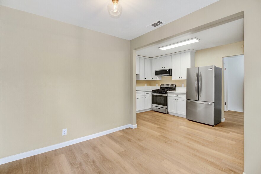 Building Photo - 47 Fallon Ln