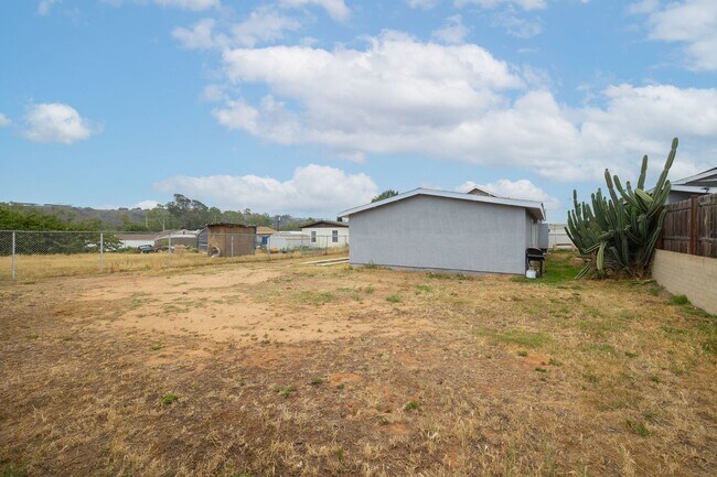 Building Photo - Recently Renovated 2 Bedroom Home with All...