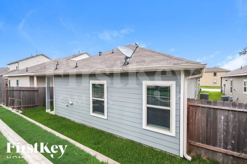 Building Photo - 40707 Gate Ridge Dr