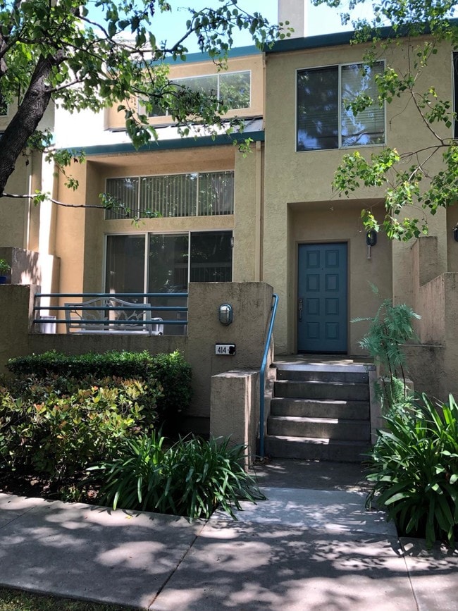 Main Entrance - 414 Galleria Dr