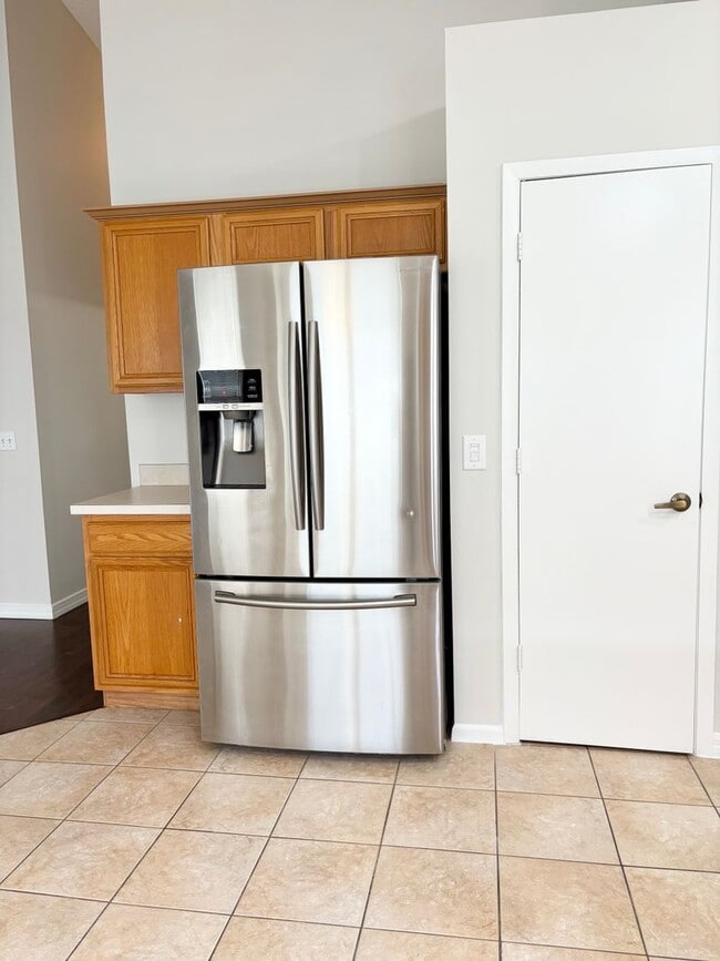Building Photo - Ready to Move in!! Must See! Lake Mary Com...