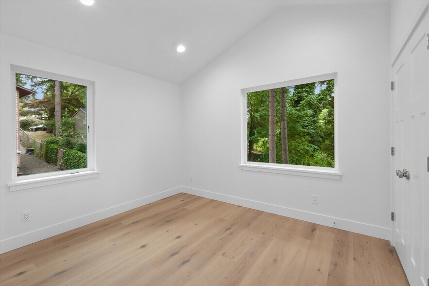 Building Photo - 14337 22nd Ave NE