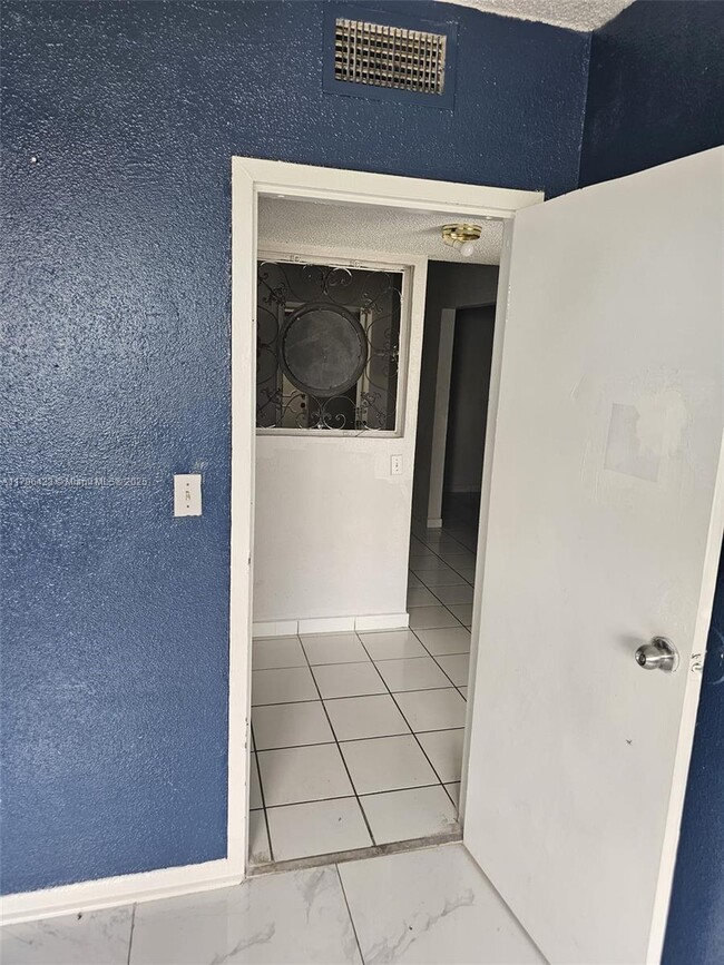 Building Photo - 5100 SW 41st St