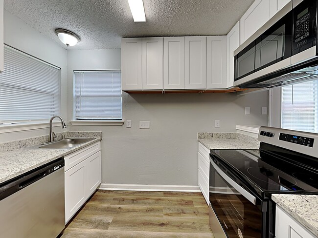 Building Photo - 3 BR/2BA | Newly Renovated Single Family in Dallas | Fenced Backyard | Located Near The Great Tri...