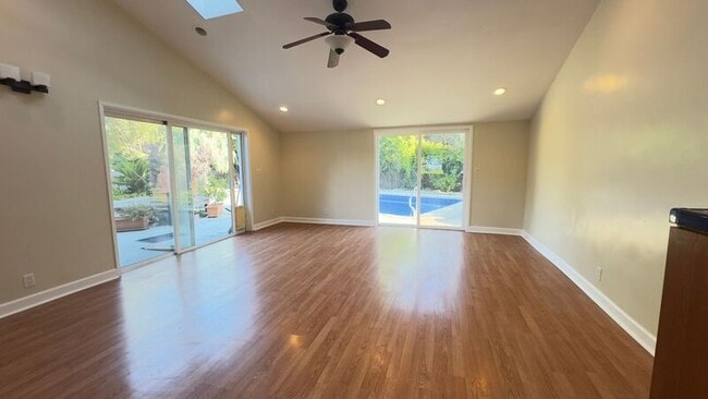 Building Photo - 403 S Lupin Ln