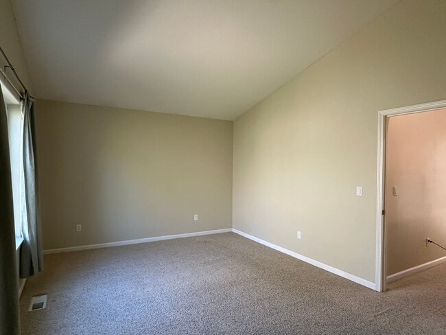 Building Photo - Beautiful 3 Bed + Bonus Room, 2.5 Bath Home!