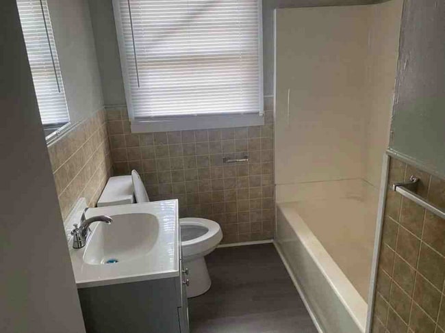 Building Photo - 803 Lausanne Dr