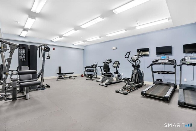 Building Photo - 142 East Ave