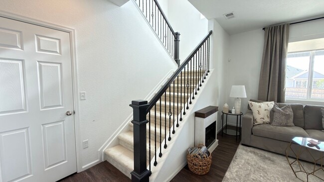 Building Photo - 965 N Waterloo Ct