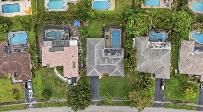 Building Photo - 821 Ramblewood Dr