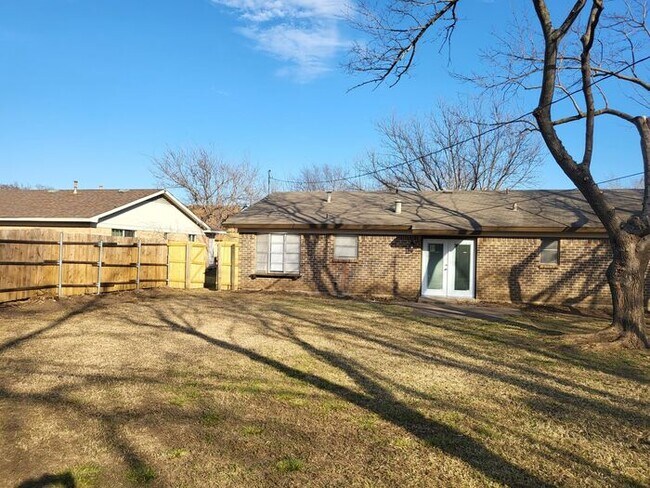 Building Photo - 6708 Robindale Rd