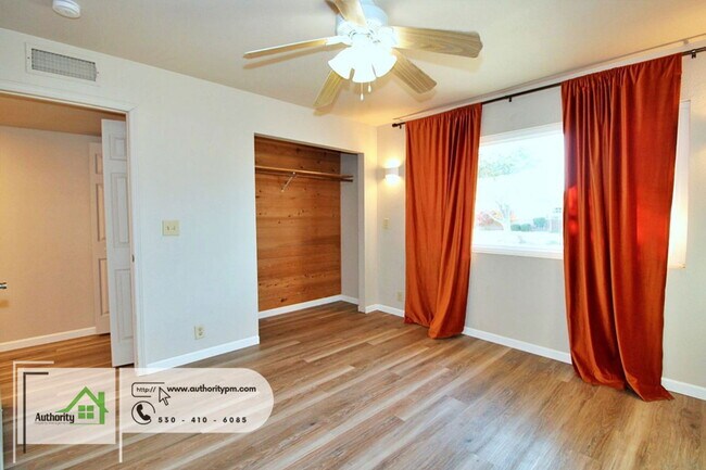 Building Photo - 310 Woodhill Dr