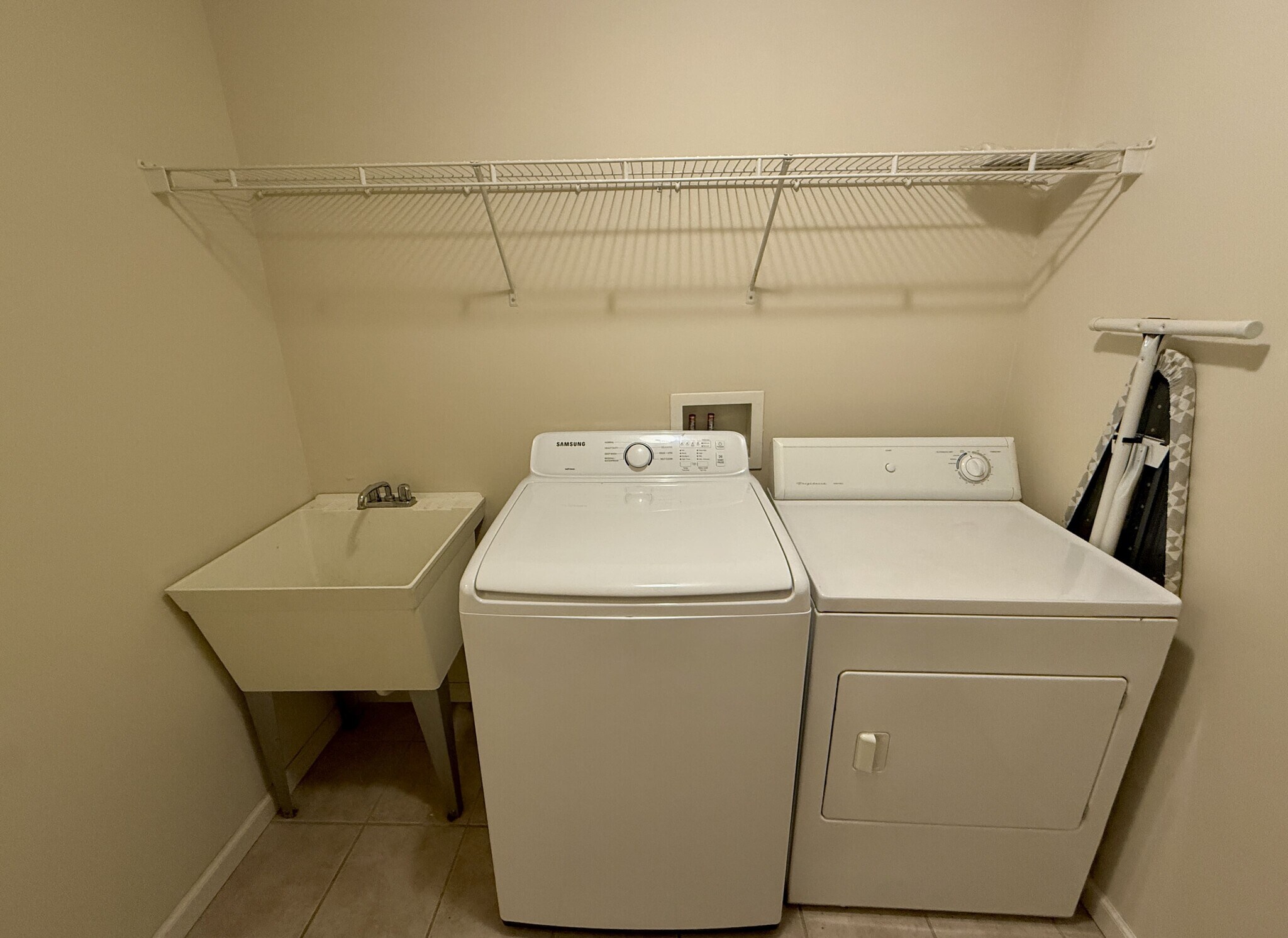 Washer/Dryer - 1982 Cal Dr