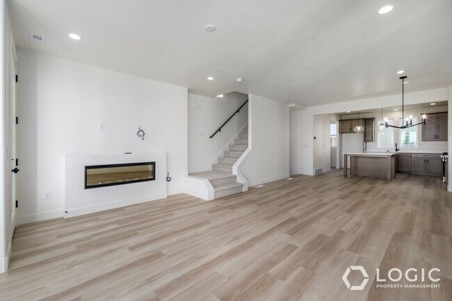 Building Photo - 1452 W Cook Ln