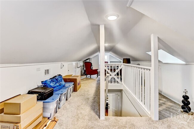 Building Photo - 725 E 53rd St