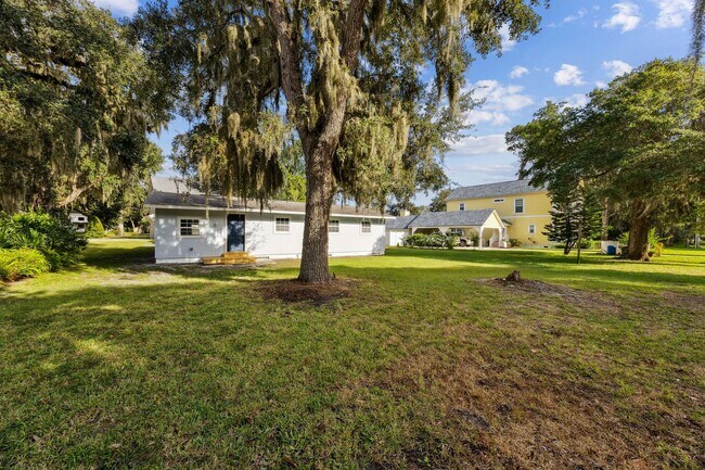 Building Photo - Adorable Newly Renovated 3/2 on Amelia Island’s South End