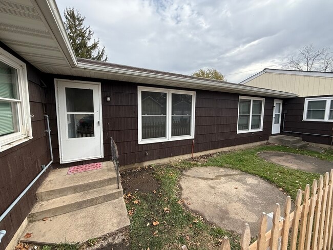 Building Photo - 1060 W Hickory St