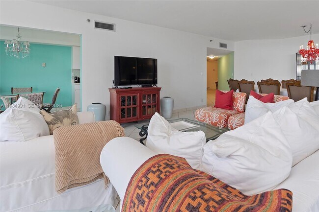 Building Photo - 9455 Collins Ave