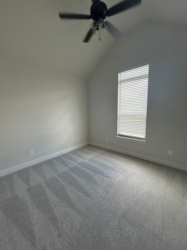 Building Photo - Beautiful Modern Home in Pea Ridge!