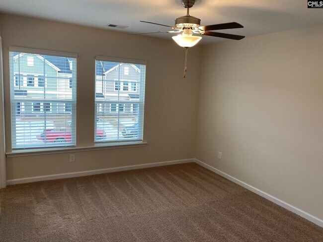 Building Photo - 421 Sharptail Dr