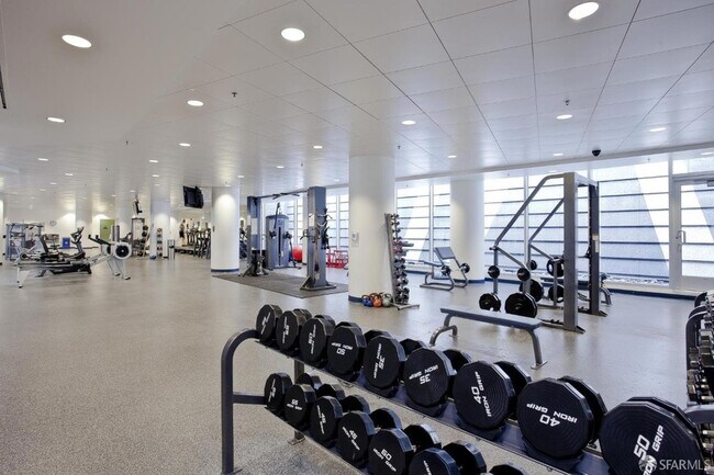 Building Photo - 333 Main St