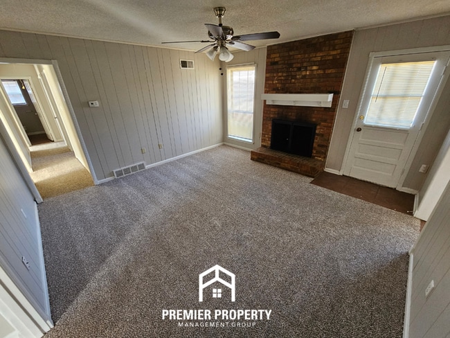 Building Photo - 4BR Memphis Home w/ Brick Fireplace, Formal Dining & Fenced Yard