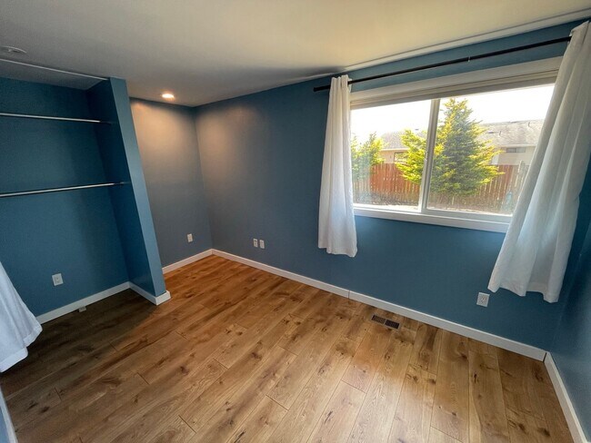 Building Photo - 5311 Kingsway