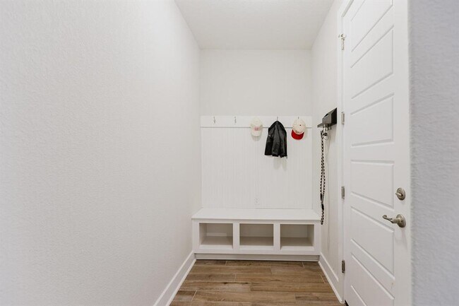 Building Photo - 1104 Lickety Ln