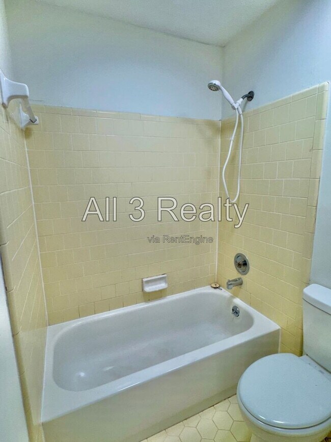 Building Photo - 2905 Willow Ln Dr