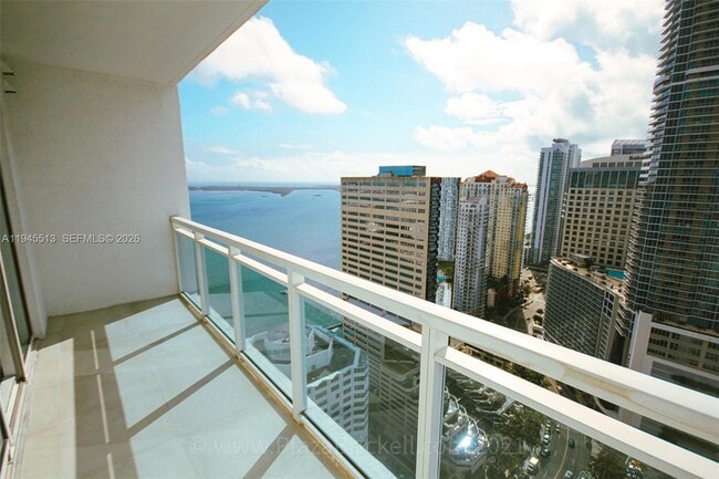 Building Photo - 950 Brickell Bay Dr