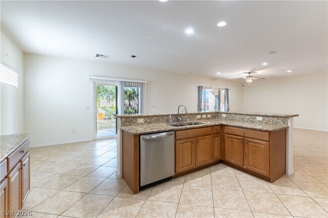 Building Photo - 2253 Laurel Heights Ln